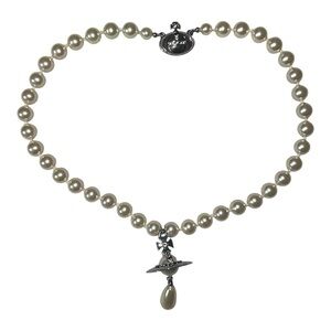 Vivienne Westwood One Row Pearl Drop Choker.